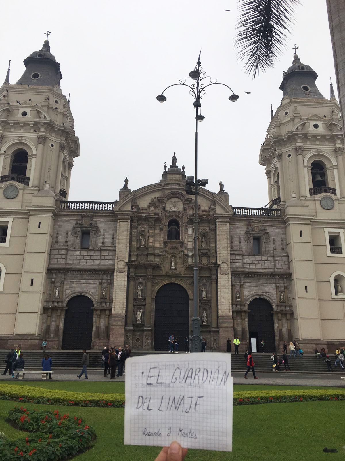 La Novela "El Guardián del Linaje" en Perú, Lima: Plaza de Armas