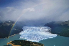 El glaciar Perito Moreno es una gruesa masa de hielo ubicada en el sudoeste de la Argentina, en la región de la Patagonia. Se integra dentro del Parque Nacional Los Glaciares.