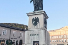 Estatus monumento a Mozart en Salztburgo