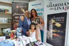 Ricardo Montés junto a una de las lectoras murcianas de su novela.