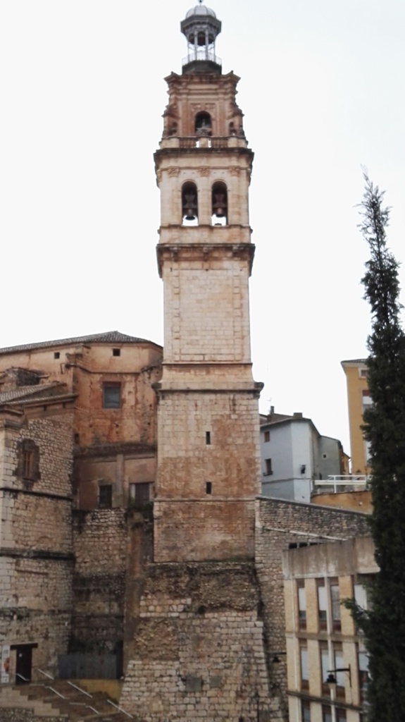 La Torre Campanario, con sus 72 metros de altura, de los Cimientos a la Veleta. Fotografía tomada desde “El Ravalet”.