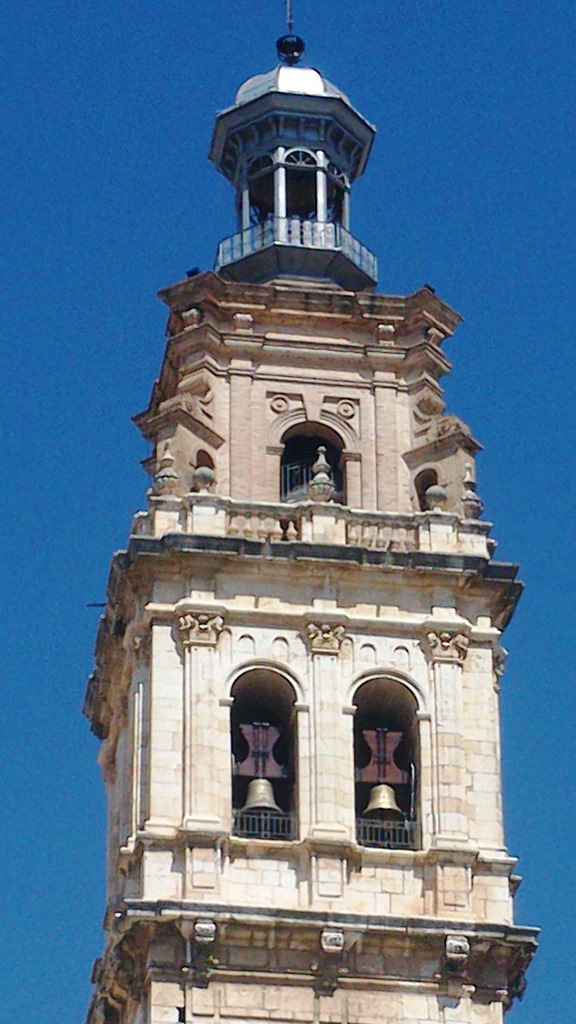 Cara sureste de la Torre. Campanas "Santísim" (izquierda) y "Combregats"