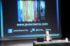 Javier Sierra, en un momento de la conferencia pronunciada en Ontinyent el 28-5-19