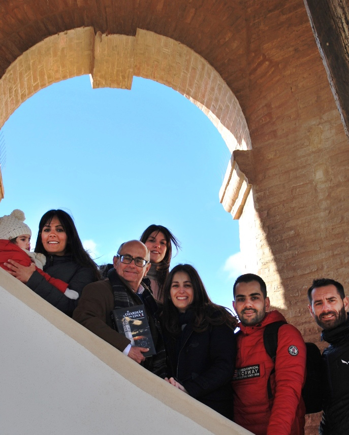 La familia Montés, en su visita al Campanar el 11-2-18. Foto en la terraza de la campana Ruxa i Foc.
