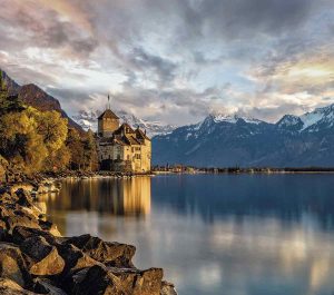 Lago Leman o lago de Ginebra, Suisse. Castillo de Chillón.