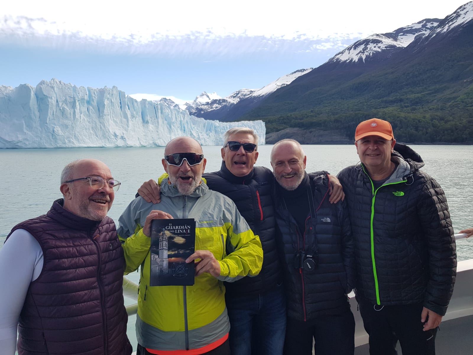 "El Guardián del Linaje" en el glaciar "Perito Moreno".